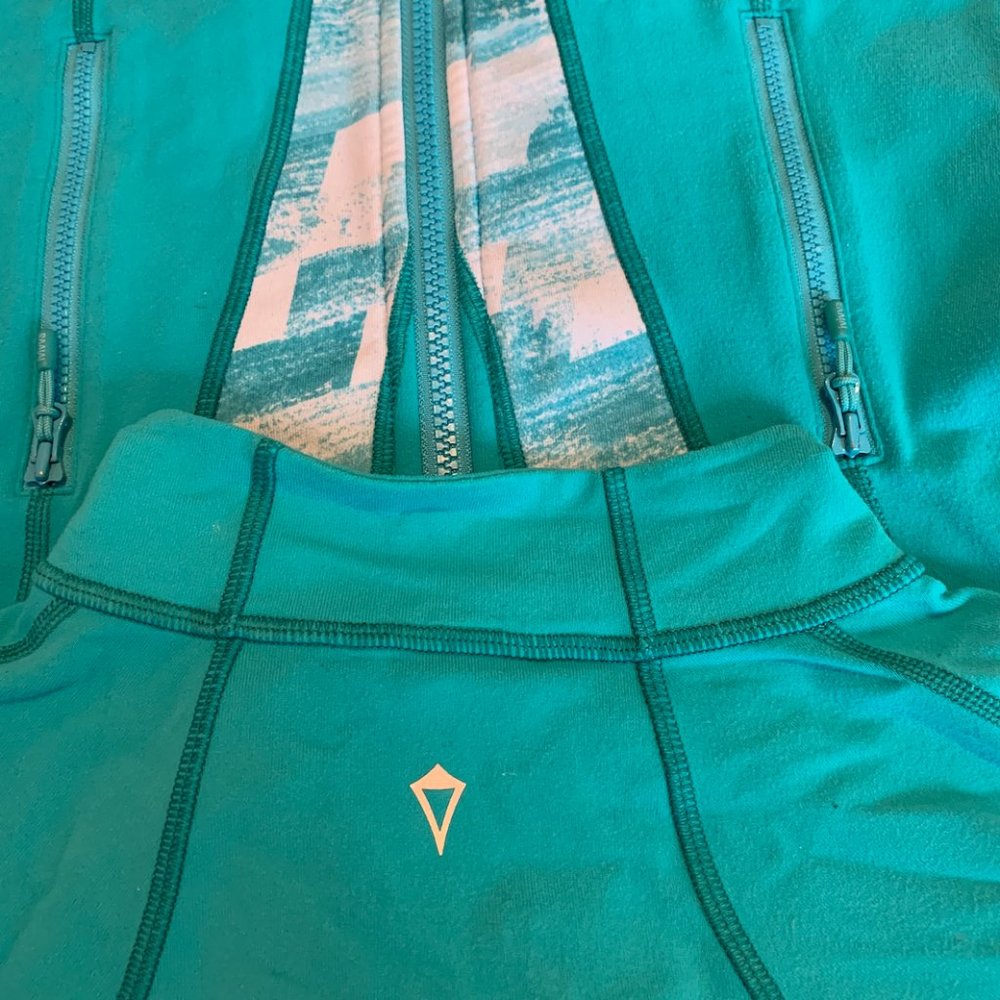 Ivivva In Stride Jacket - Picture 2 of 4